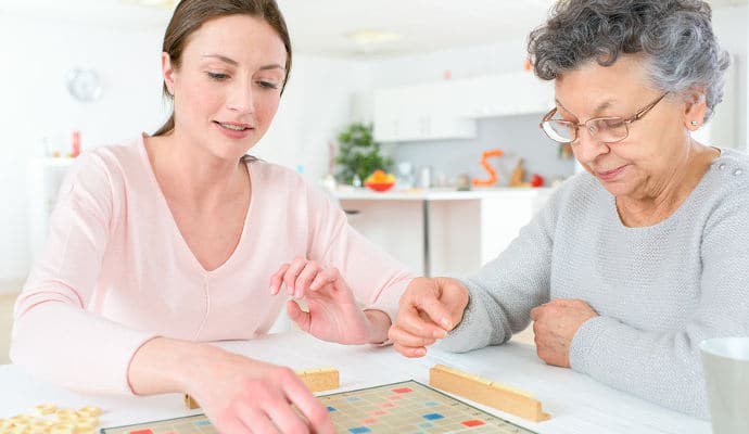 Diese vorgeschlagenen Aktivitäten für Senioren mit eingeschränkter Mobilität helfen, die Stimmung und das Engagement im Leben zu verbessern