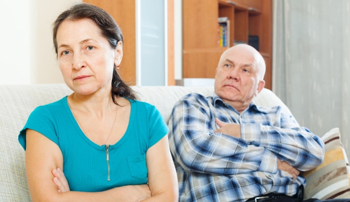 Bei Demenz werden Wutausbrüche oft durch den Stress und die Frustration der alltäglichen Aufgaben verursacht